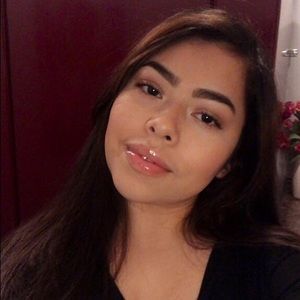 Meet your Posher, Carolina